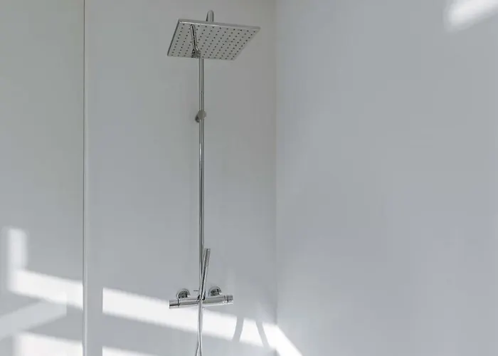 Huswell - Bright Overlooking The 3 Towers Of *